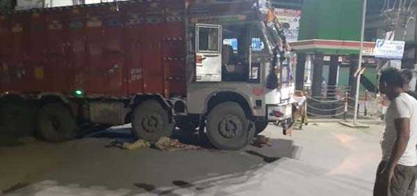 बस्ती में ट्रक ने पांच मजदूरों को कुचला तीन मरे, दो गंभीर